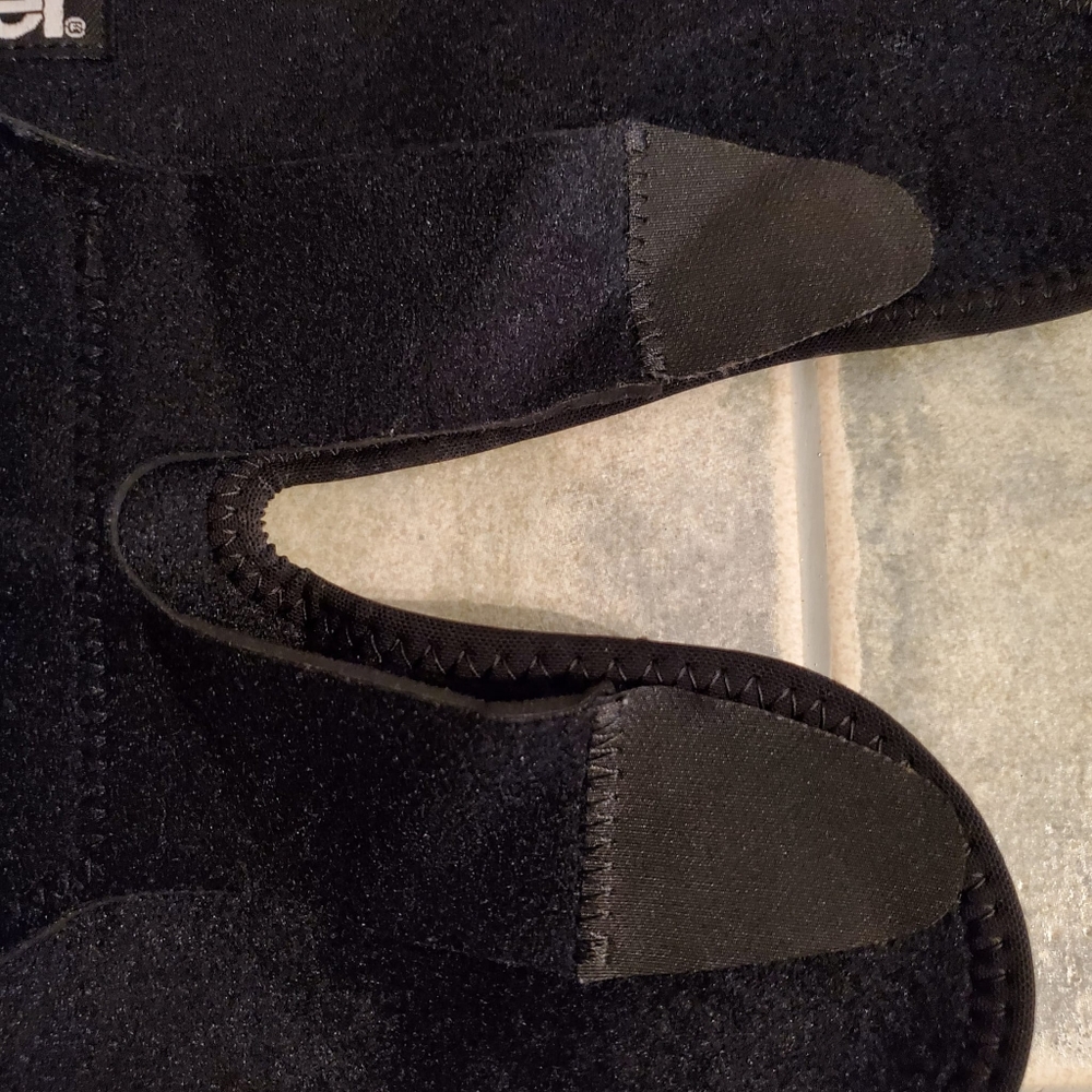 Mueller, Adjustable Knee Support. New In Box. - Picture 8 of 13